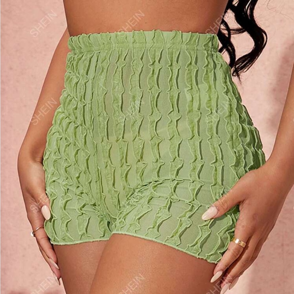Green highwaist frilly shorts